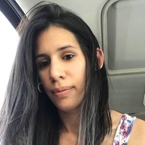 Meet your Posher, Larissa